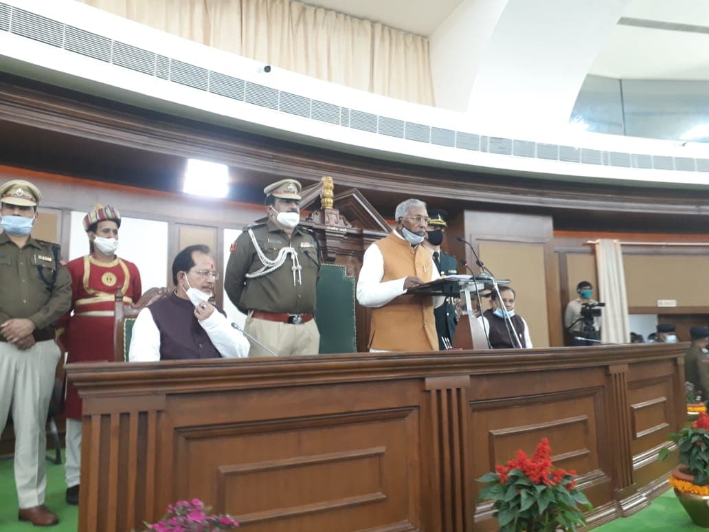 बजट सत्र के पहले दिन राज्यपाल का अभिभाषण, नीतीश सरकार के ‘आत्मनिर्भर बिहार’ का संकल्प दोहराया, यहां पढ़िए खास बातें बजट सत्र के पहले दिन राज्यपाल का अभिभाषण, नीतीश सरकार के ‘आत्मनिर्भर बिहार’ का संकल्प दोहराया, यहां पढ़िए खास बातें