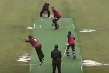 Viral Cricket Video: क्रिकेट इतिहास का सबसे फनी फील्डिंग, वीडियो देख हंसी नहीं रोक पायेंगे आप