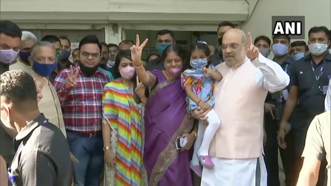 Gujarat Municipal Election 2021Live : स्थानीय निकायों के लिए जारी है मतदान, अमित शाह ने डाला वोट
