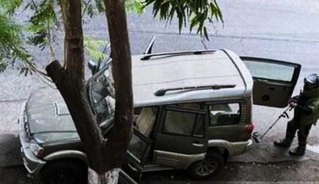 मुकेश अंबानी के घर के बाहर मिली संदिग्ध कार के मालिक का मिला शव, पुलिस मान रही खुदकुशी