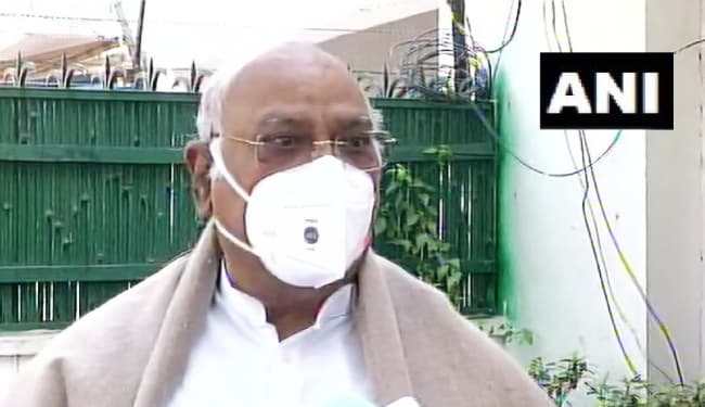 कोरोना वैक्सीन लेना नहीं चाहते राज्यसभा में नेता प्रतिपक्ष मल्लिकार्जुन खड़गे, बताया ये कारण...