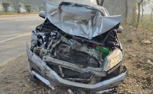 BREAKING: बिहार के बेतिया जिला में तेज रफ्तार कार और ट्रैक्टर की भीषण टक्कर, तीन की मौत