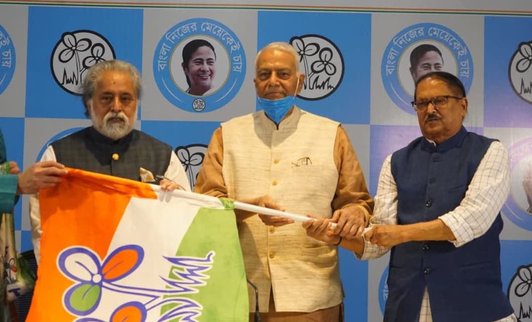 TMC में यशवंत सिन्हा, पत्रकारों से कहा- ‘कंधार कांड में खुद की कुर्बानी देने को तैयार थीं ममता बनर्जी’