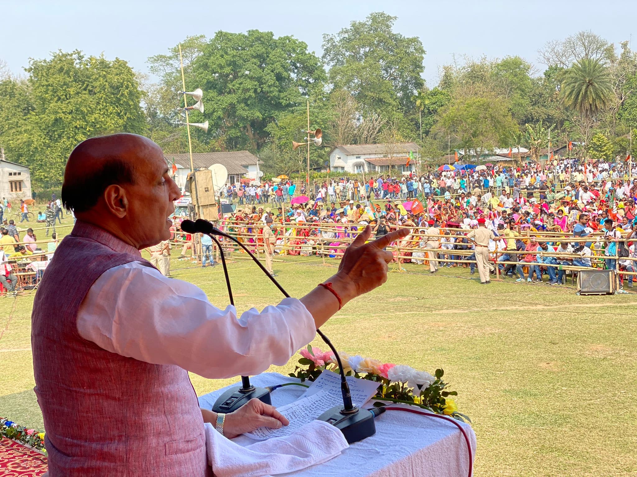 ममता की चोट की वजह सुरक्षा में चूक, बंगाल में राजनाथ सिंह बोले- CM पर फैसला 2 मई के बाद