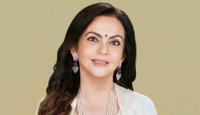 नीता अंबानी को BHU में विजिटिंग प्रोफेसर बनाने के खिलाफ छात्रों का प्रदर्शन, RIL ने कहा- खबर फर्जी, नहीं मिला कोई निमंत्रण