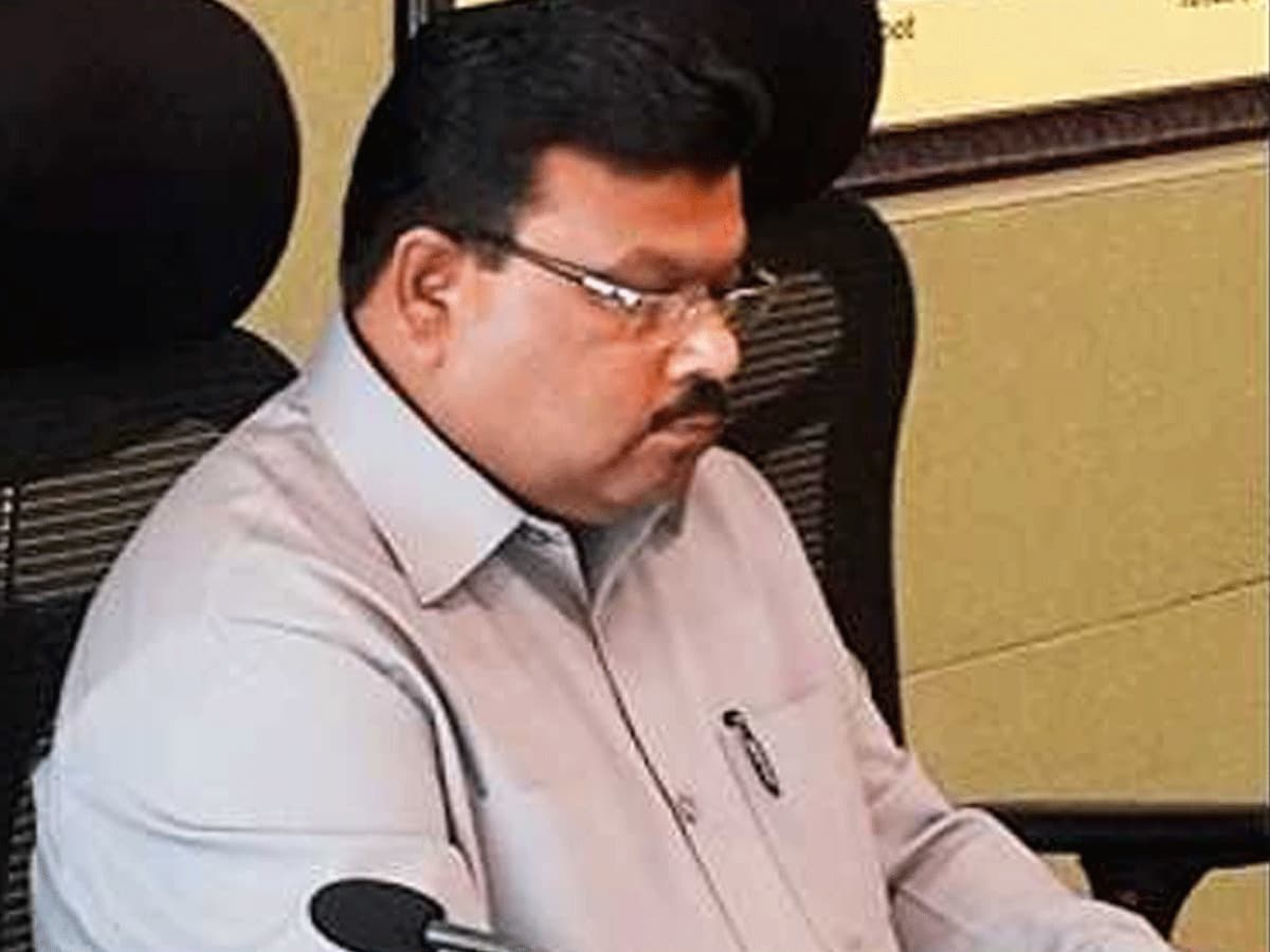UP News: पूर्व आईएएस अफसर रामविलास यादव के खिलाफ ईडी की बड़ी कार्रवाई, 20 करोड़ से अधिक की संपत्ति कुर्क