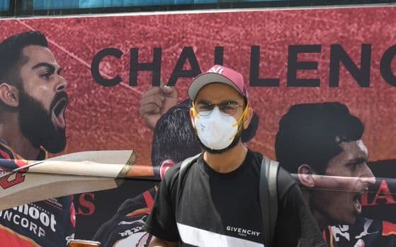 IPL 2021 के बीच में ही चली जाएगी विराट कोहली की कप्तानी! पूर्व क्रिकेटर ने कहा - उनपर है काफी दबाव