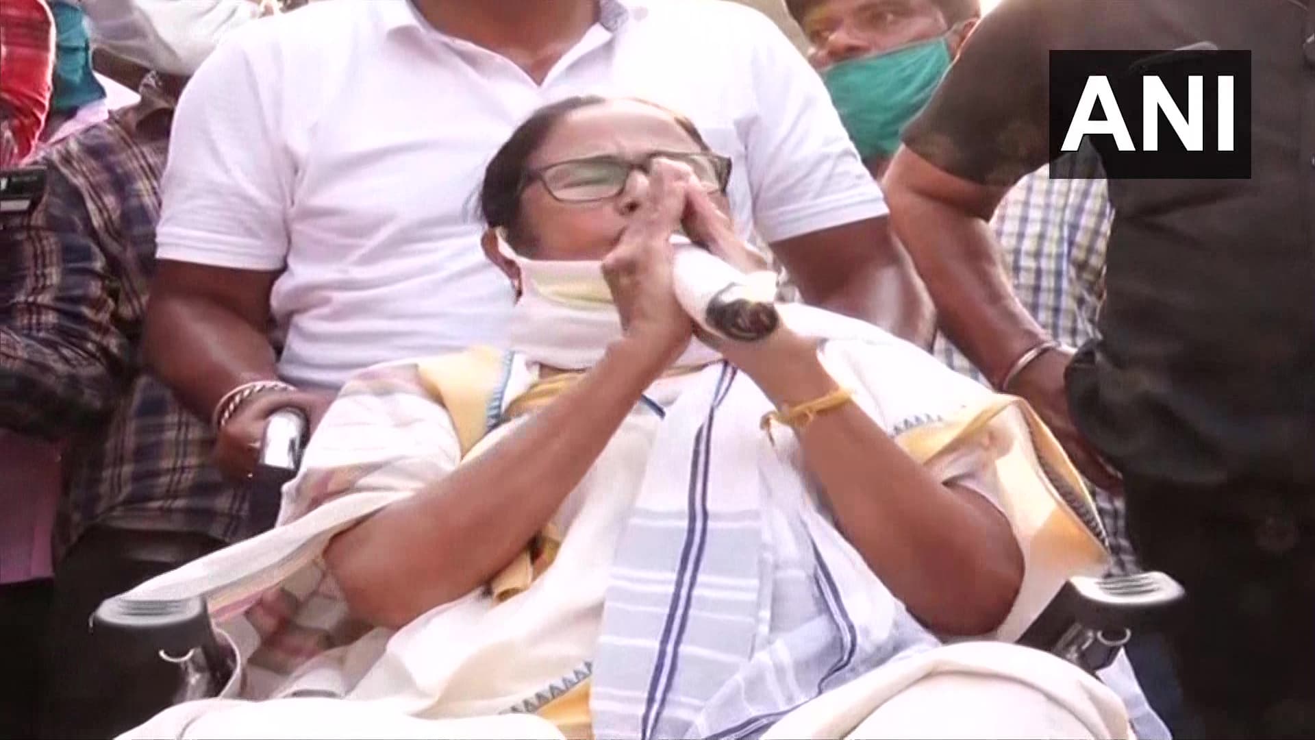 Bengal Election 2021: धरना खत्म करने के बाद बोलीं ममता बनर्जी, मुझे नंदीग्राम की नहीं लोकतंत्र की चिंता है, जीत का किया दावा