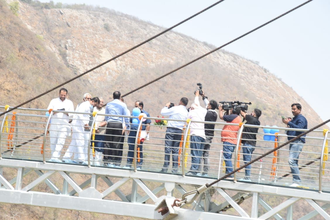 Rajgir:  बिहार के नाम जुड़ा नया अध्याय, अब राजगीर में Glass Bridge से करें जू-नेचर सफारी का दीदार, प्रवेश शुल्क की सूची देखिए