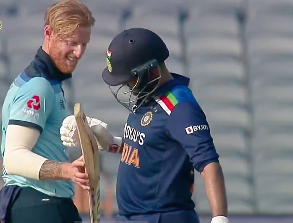 IND vs ENG ODI: बेन स्टोक्स की गेंद पर शार्दुल ठाकुर ने जड़ा ऐसा छक्का कि खुद बल्ला जांचने पहुंच गये बॉलर
