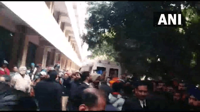 Ludhiana Court Blast: लुधियाना कोर्ट में जोरदार धमाका,2 की मौत, बदहवास दौड़ते नजर आये लोग, पंजाब में हाई अलर्ट