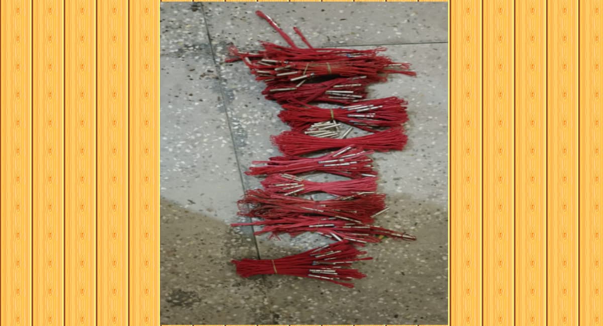 Jharkhand News : कोडरमा के ढाब क्षेत्र में 200 पीस डेटोनेटर व 90 पावर जेल विस्फोटक बरामद, पुलिस जांच में जुटी