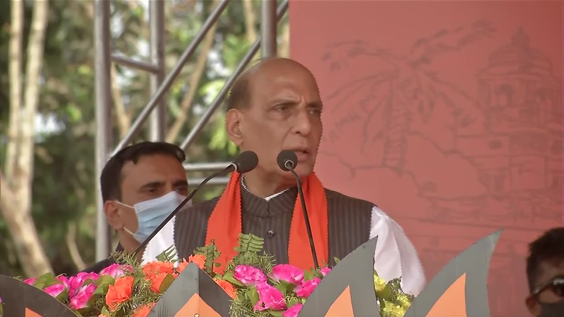 BJP की सरकार में कोई ‘माई का लाल’ बम नहीं बना पाएगा, बंगाल की धरती से राजनाथ की हुंकार