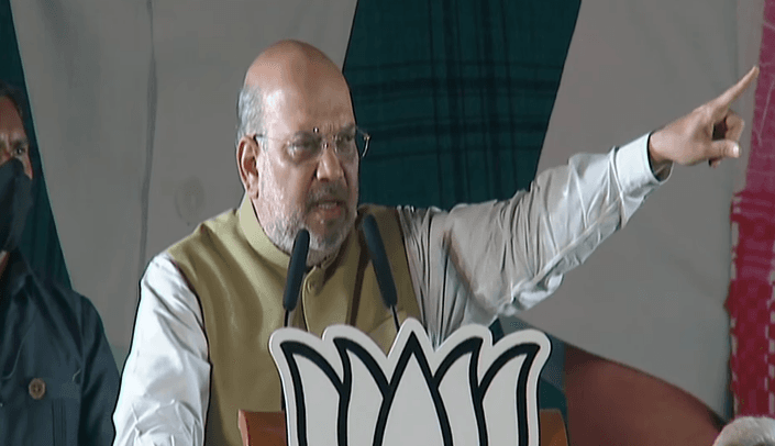 आजमगढ़ में सपा पर बरसे अमित शाह, बोले- अखिलेश की सरकार में खुली जीप में AK-47 लेकर घूमते थे माफिया