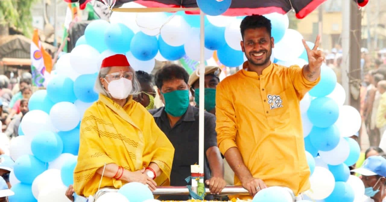 जया बच्चन की सेल्फी लेने वाले सावधान, हावड़ा में रोड शो के दौरान एक्ट्रेस और सांसद ने खोया आपा, VIDEO VIRAL जया बच्चन की सेल्फी लेने वाले सावधान, हावड़ा में रोड शो के दौरान एक्ट्रेस और सांसद ने खोया आपा, VIDEO VIRAL