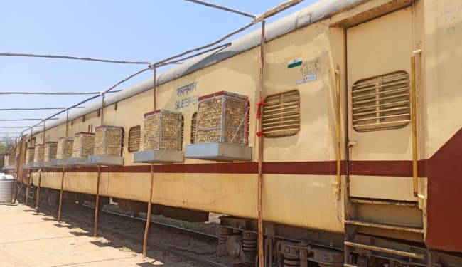 कोरोना की दूसरी लहर से निबटने के लिए रेलवे ने 64 हजार बेड वाले 4000 कोविड केयर कोच बनाये, 169 कोच कई राज्यों को सौंपे गये