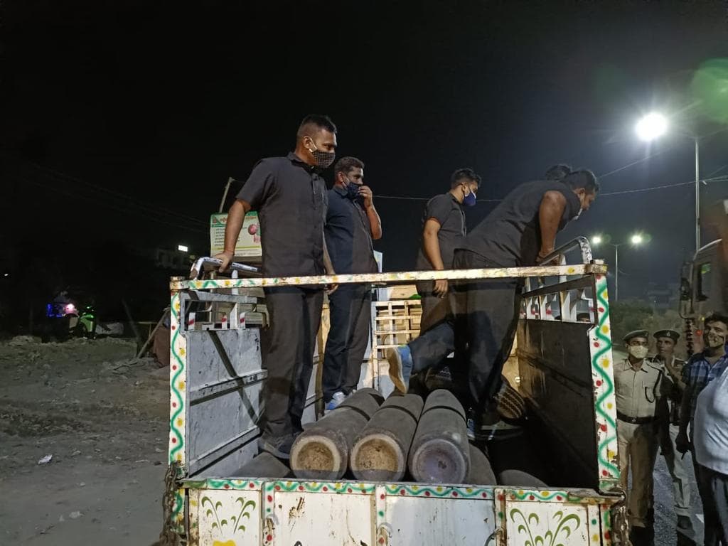 बिहार में कोरोना से त्राहिमाम: ' पांच ऑक्सीजन सिलिंडर के साथ 5 बाउंसर, समझें हालत कितने संगीन हैं'