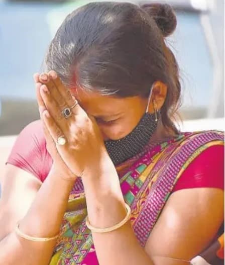 Coronavirus in Bihar : 500 प्रति बोतल लेंगे, यस या नो बोलिए, लोग इंतजार में हैं...लाचार परिजन के आगे कंपाउंडर की दो टूक