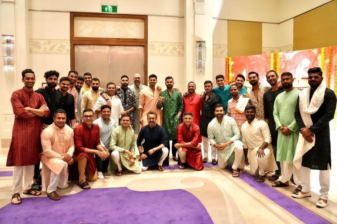 रोहित शर्मा से लेकर मोहम्मद शमी तक, टीम इंडिया ने बेंगलुरु में ऐसे मनाई दिवाली देखें तस्वीरें