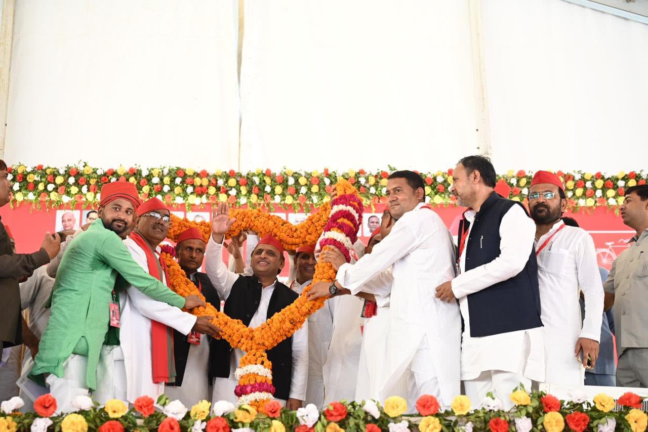 सपा कार्यकर्ता जनता को भाजपा की सच्चाई बताएं, वो भगवान की कसम खाकर भी बोलते हैं झूठ : अखिलेश