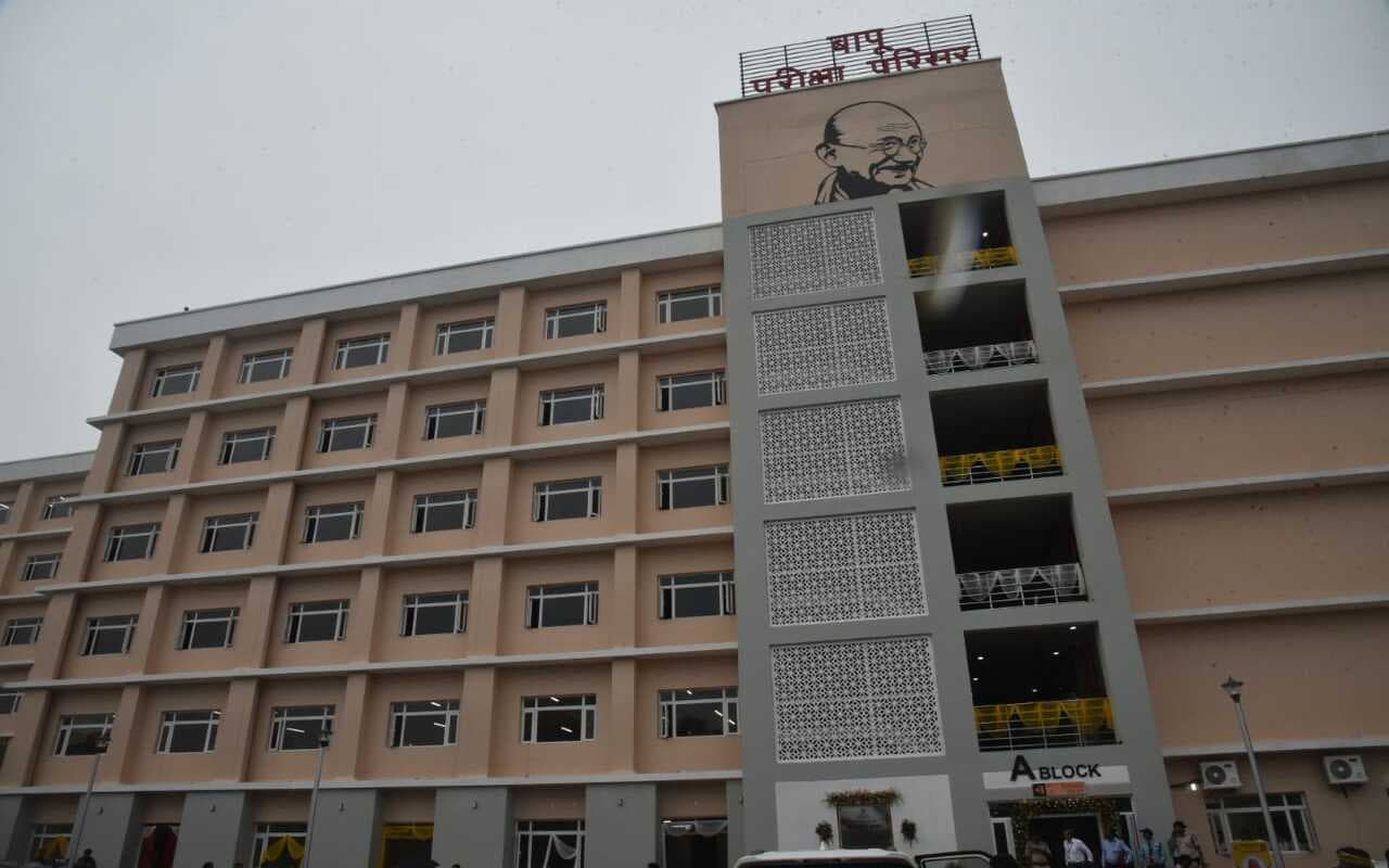 Photos: सीएम नीतीश कुमार ने 'बापू परीक्षा परिसर' का किया उद्घाटन, 16000 अभ्यर्थी एक साथ दे सकेंगे परीक्षा