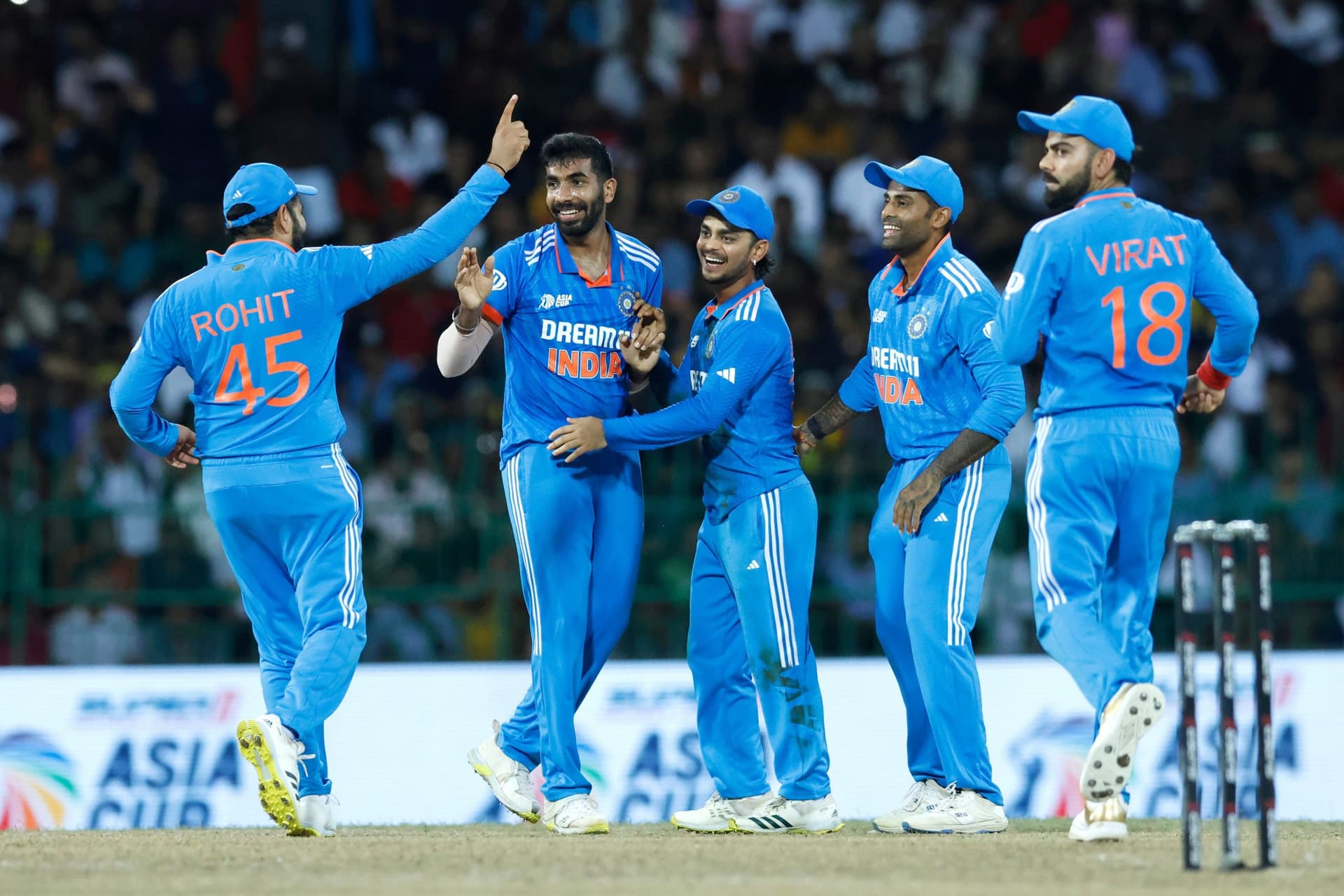 विराट कोहली या जसप्रीत बुमराह नहीं, अजीत अगरकर ने वर्ल्ड कप से पहले इस खिलाड़ी को बताया ‘ट्रम्प कार्ड’ विराट कोहली या जसप्रीत बुमराह नहीं, अजीत अगरकर ने वर्ल्ड कप से पहले इस खिलाड़ी को बताया ‘ट्रम्प कार्ड’