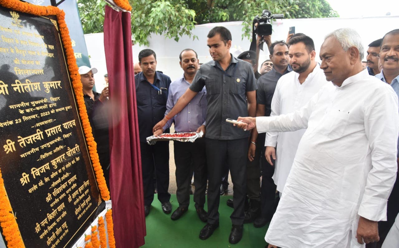 पटना के सैदपुर नाले पर पहाड़ी तक बनेगी सड़क, सीएम नीतीश कुमार ने किया शिलान्यास, तेजस्वी यादव भी रहे मौजूद