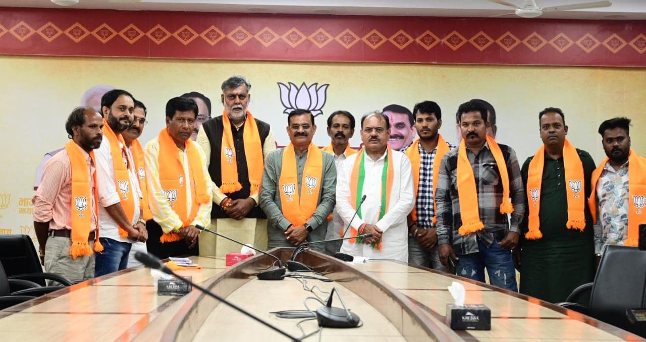 MP Election 2023: केजरीवाल की पार्टी 'आप' को BJP ने दिया बड़ा झटका, 10 वरिष्ठ पदाधिकारी बीजेपी में शामिल