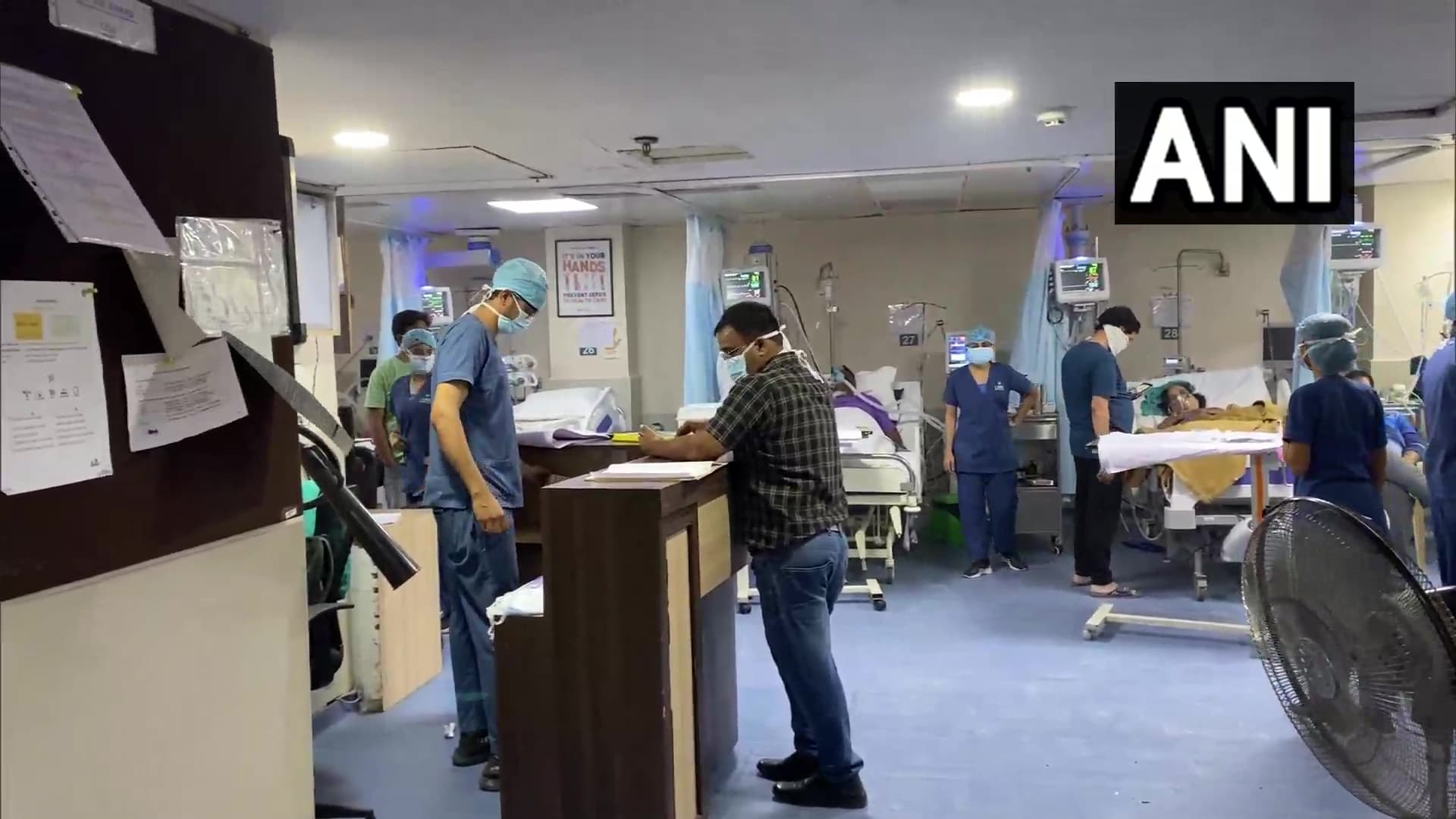 MP News : इंदौर के अस्पताल के आईसीयू में आग, धुआं भरने के बाद तोड़े गए कांच, जानें पूरा मामला