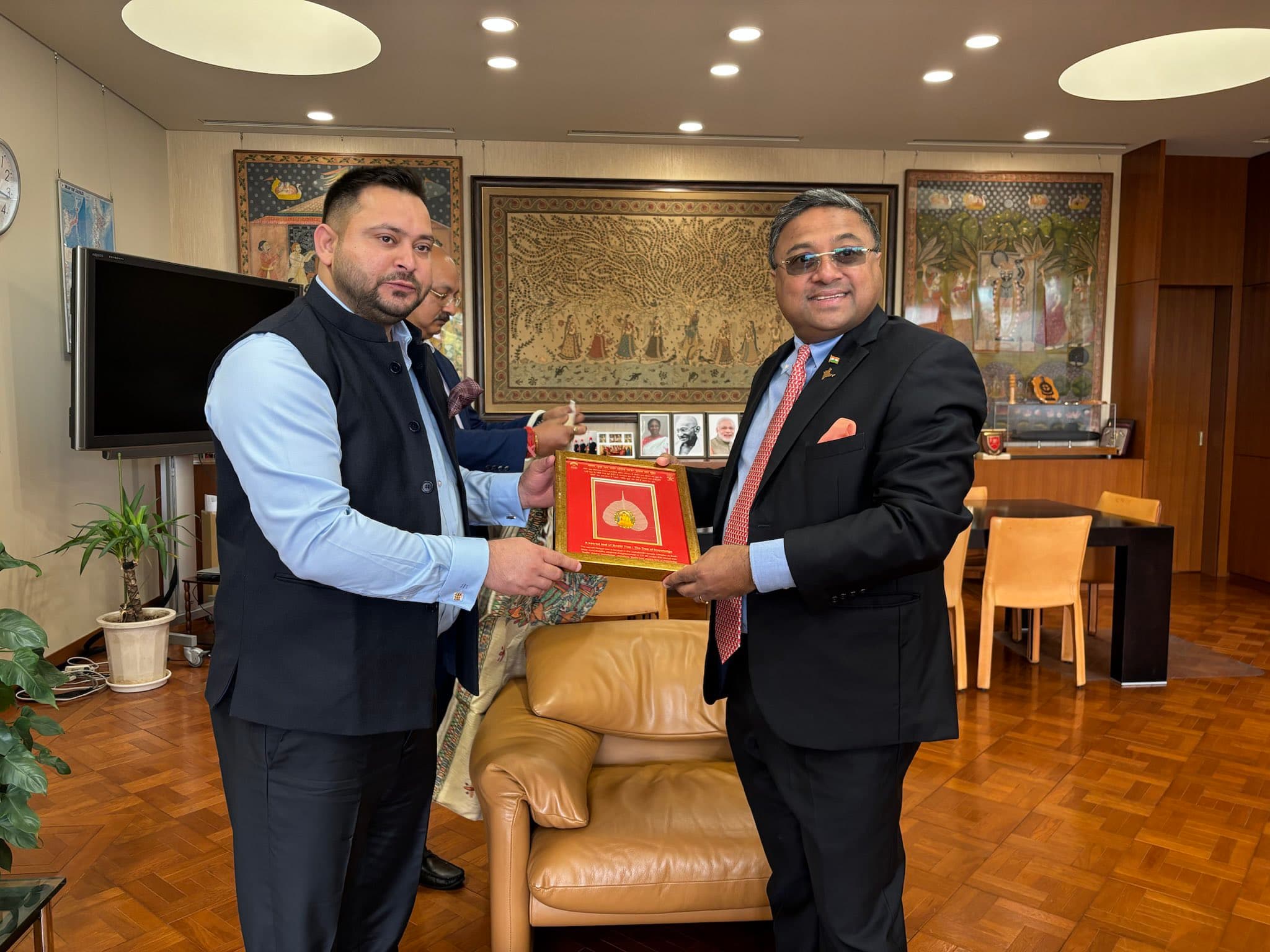 PHOTOS: बिहार के विकास के लिए जापान गए हैं तेजस्वी? जानिए राजदूत से मुलाकात में क्या हुआ