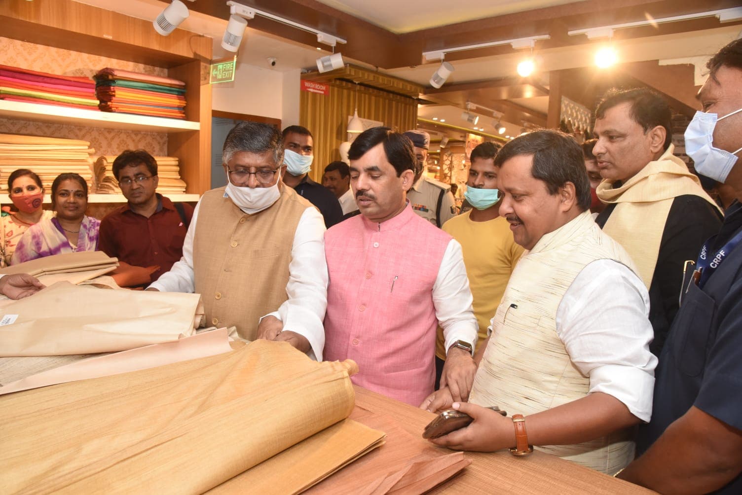 बिहार सरकार तैयार करेगी नयी वस्त्र नीति, शाहनबाज बोले- खादी की बिक्री पर 30 प्रतिशत की मिलेगी छूट