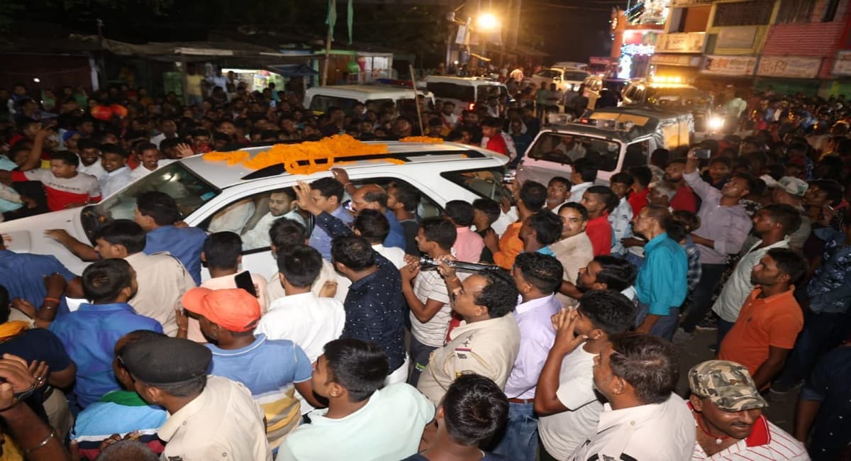 बिहार उपचुनाव: तेजस्वी ने मुंगेर में डाला डेरा, तारापुर में सियासी जंग तेज, अगले तीन दिनों की जानिये तैयारी...