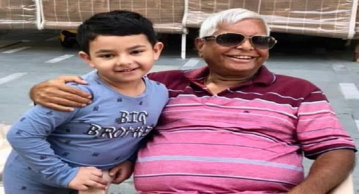 Bihar Politics: नये लुक में लालू यादव, तेज प्रताप ने शेयर की तसवीर और बताया सबसे बेहतरीन मुख्यमंत्री