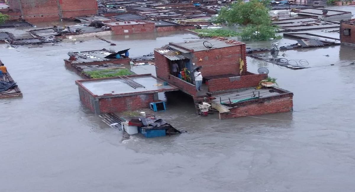 Floods in India: देश में बारिश-बाढ़ से आफत, छत्तीसगढ़ में 26 लोगों की मौत
