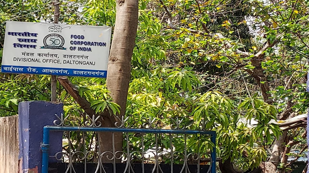 झारखंड में धान क्रय घोटाला: 5 अधिकारियों के बाद एफसीआई डालटनगंज के डीएम पर गिरी गाज, किये गये सस्पेंड