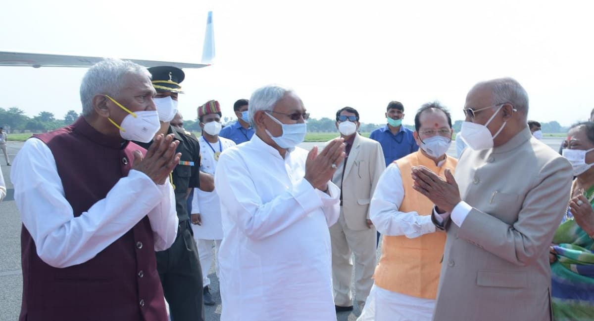 Bihar: राष्ट्रपति के लिए जमीन से लेकर आसमान तक ठहरा ट्रैफिक, कड़े पहरे के बीच बिहार से लौटे दिल्ली