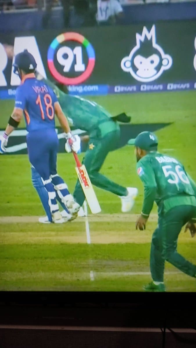 अंपायर सो रहा है, केएल राहुल नो बाॅल पर आउट, ट्‌विटर पर चर्चा शुरू