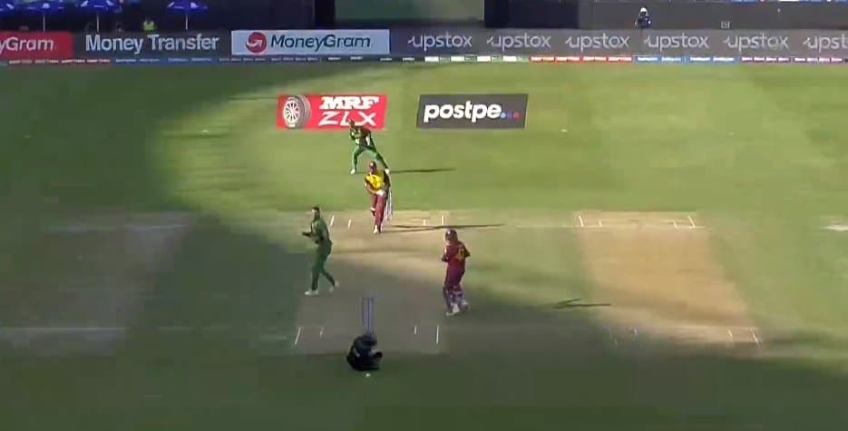 T20 WC: वेस्टइंडीज-साउथ अफ्रीका मैच में टला बड़ा हादसा! पाकिस्तानी अंपायर ने एक गेंद पर 2 बार मौत को दी मात T20 WC: वेस्टइंडीज-साउथ अफ्रीका मैच में टला बड़ा हादसा! पाकिस्तानी अंपायर ने एक गेंद पर 2 बार मौत को दी मात