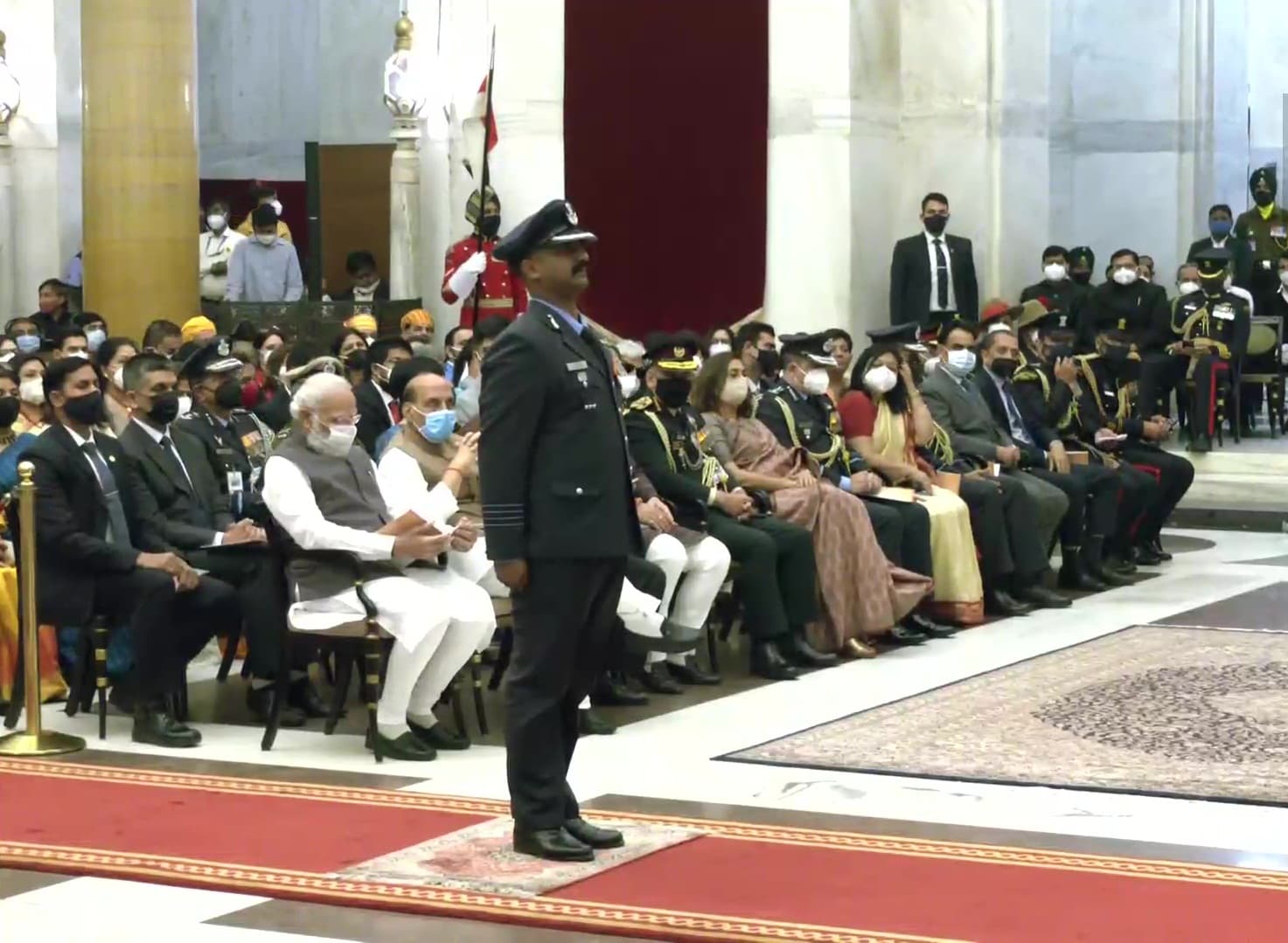 फ्लाइंग वॉरियर अभिनंदन वर्धमान वीर चक्र से हुए सम्मानित, 2019 में पाक के F-16 लड़ाकू विमान को मार गिराया था