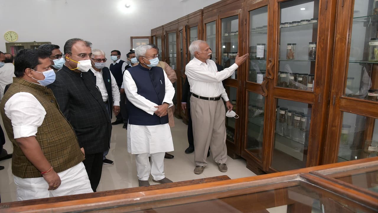बिहार में आयुर्वेदिक कॉलेजों के आएंगे 'अच्छे दिन', सीएम नीतीश ने नयी बहाली के भी दिये निर्देश
