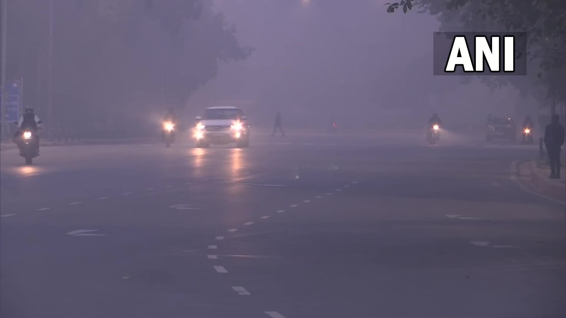 Weather Forecast: दिल्ली की हवा बहुत खराब, तमिलनाडु में बारिश से तबाही, बिहार-झारखंड में बढ़ेगी ठंड