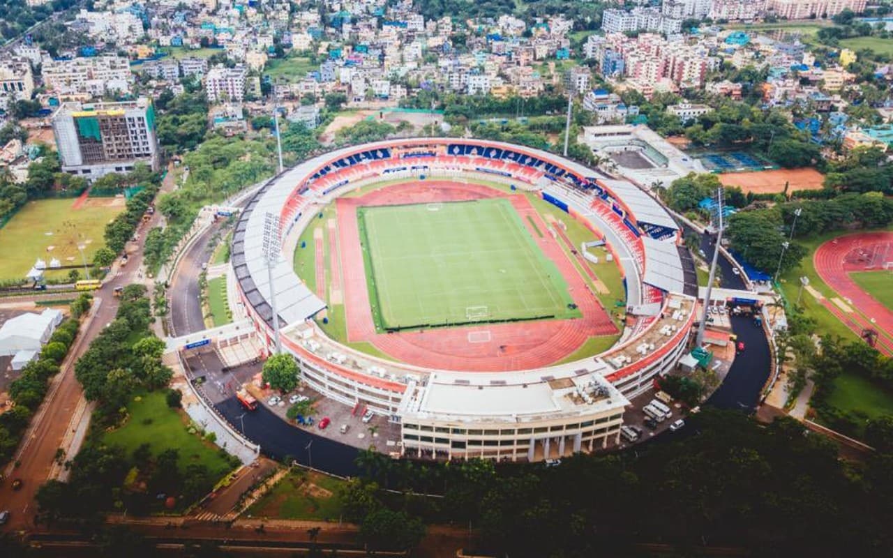 FIFA U17 महिला वर्ल्ड कप के लिए विश्व स्तरीय सुविधाओं के साथ तैयार हुआ कलिंगा स्टेडियम, देखें तस्वीरें