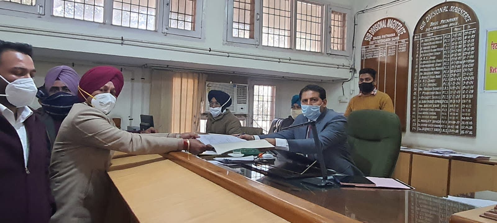 Punjab Election : कम नहीं हो रहा है कांग्रेस में रार, सीएम चन्नी के भाई ने निर्दलीय किया नामांकन