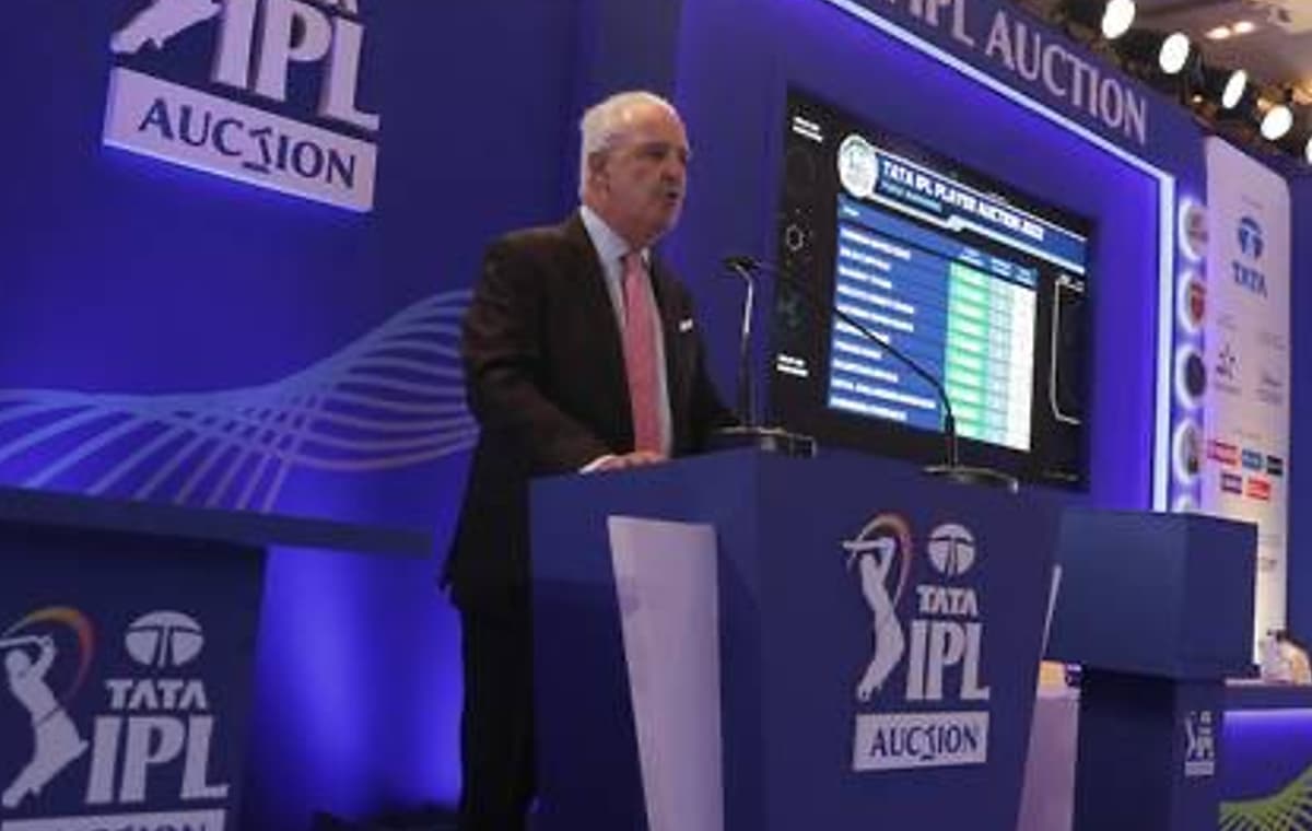 IPL Mega Auction 2022: नीलामी में बड़ा  हादसा, बेहोश होकर गिरे ऑक्शनर ह्यूग एडमीड्स