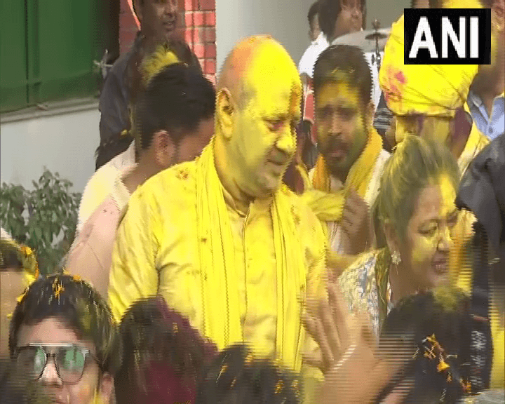 Holi 2022 : पहचान कौन! इन नेताओं को देखकर आप रह जाएंगे दंग, देखें वायरल वीडियो