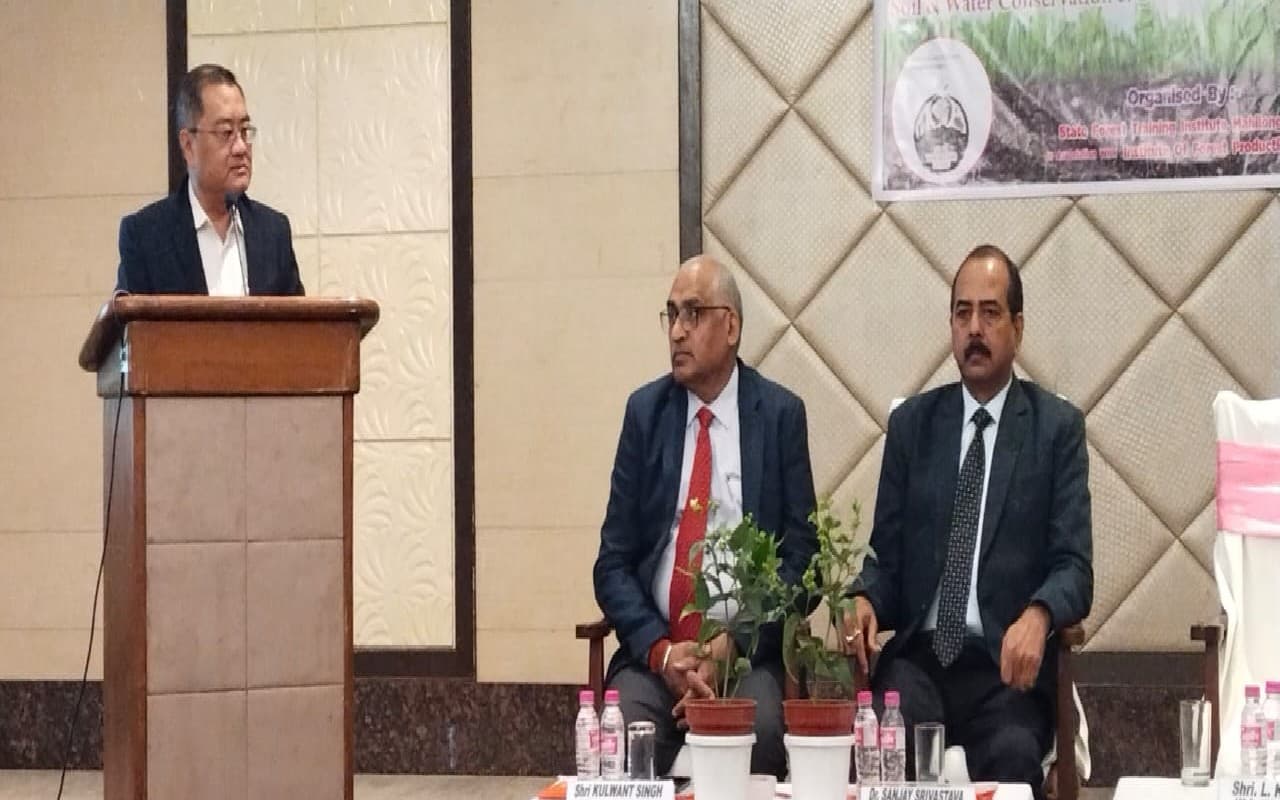 झारखंड देश में पहला ऐसा राज्य जहां बांटे गए फॉरेस्ट स्वायल हेल्थ कार्ड