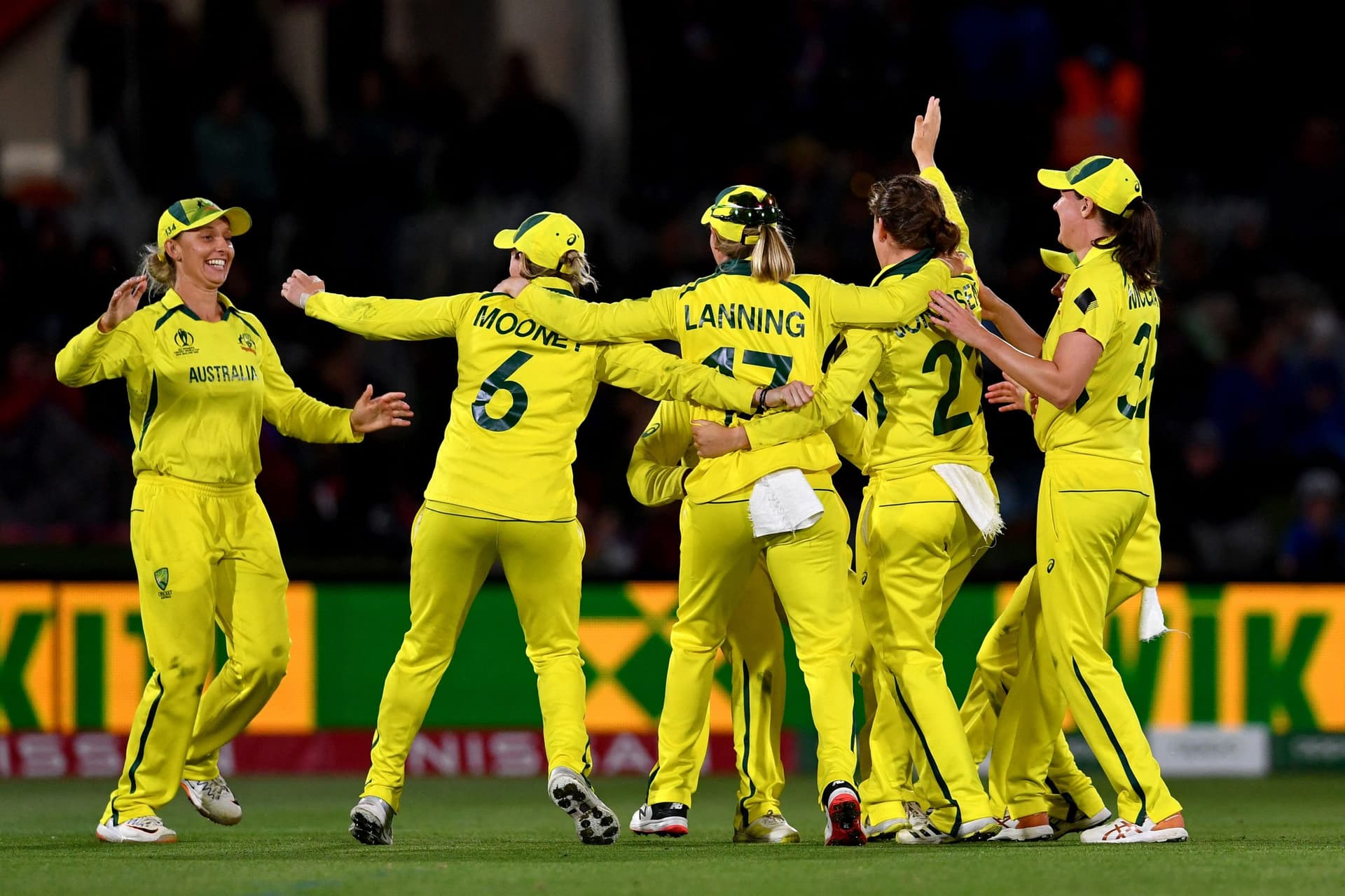 ICC Women’s World Cup 2022: ऑस्ट्रेलिया ने 7वीं बार जीता महिला वर्ल्ड कप, इंग्लैंड को 71 रनों से हराया ICC Women’s World Cup 2022: ऑस्ट्रेलिया ने 7वीं बार जीता महिला वर्ल्ड कप, इंग्लैंड को 71 रनों से हराया