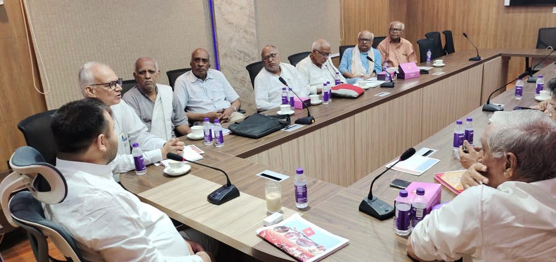 महागठबंधन संपूर्ण क्रांति दिवस पर जारी करेगा  नीतीश सरकार का रिपोर्ट कार्ड, कांग्रेस रही बैठक से नदारद