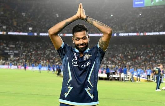 हार्दिक पांड्या जिम में बहा रहे हैं पसीना, सोशल मीडिया पर शेयर किया वीडियो, फैंस ने कहा - वेलकम बैक