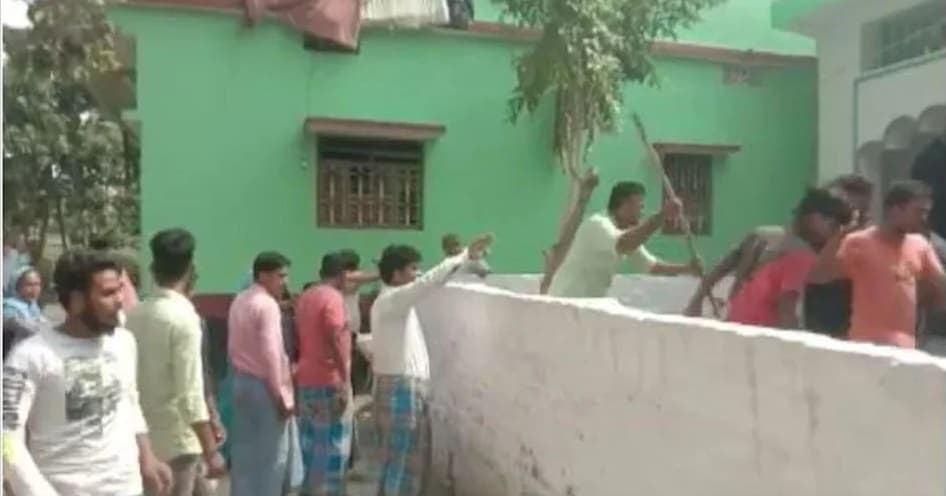 वैशाली में जामा मस्जिद में नमाज से पहले कमेटी के दो गुटों में हिंसक झड़प, खूब चले लाठी-डंडे
